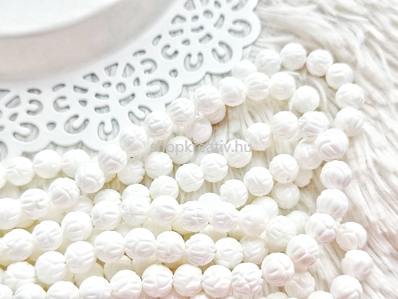 Ltuszvirg mints fehr kagylgyngy 8mm