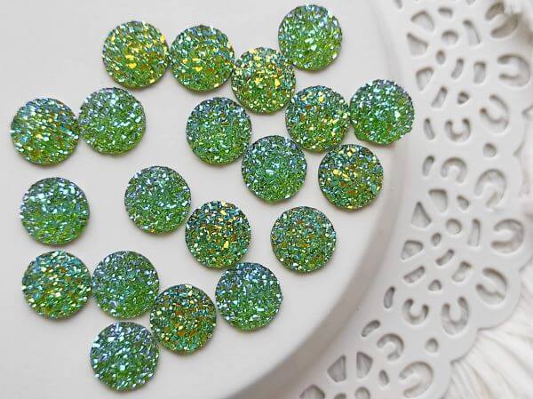  Zld AB csillogs manyag cabochon 12mm