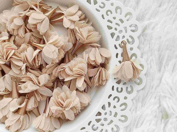  Bzs organza virg bojt arany cscsos kupakkal kb. 4cm