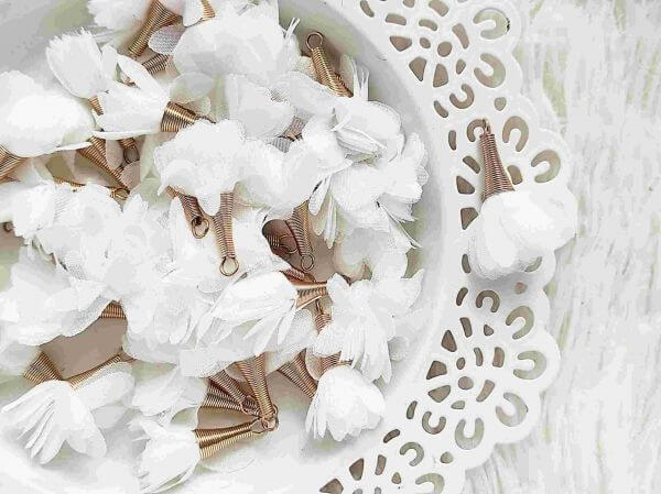  Fehr organza virg bojt arany cscsos kupakkal kb. 4cm